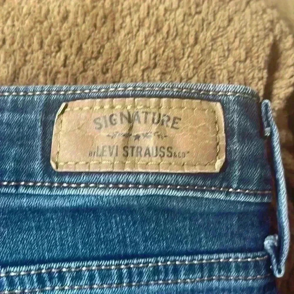 Ladies signature Levi jeans - Picture 5 of 5